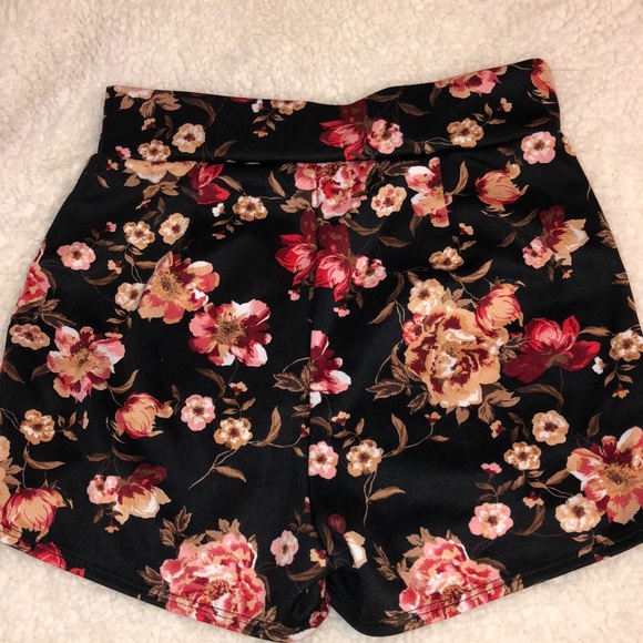High rise floral bow shorts - Picture 3 of 3